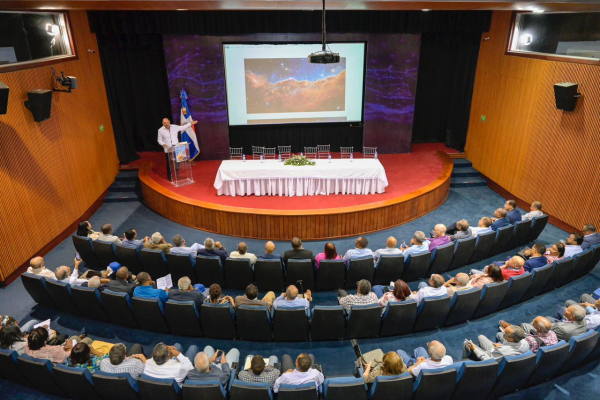 Éxito Rotundo en la Magistral Conferencia sobre Energía y Desarrollo a Cargo del Ing. Ramón Alburquerque en el Auditorio INDOTEL