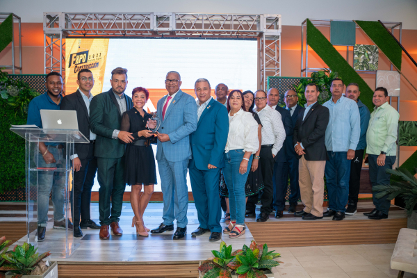 Feria Expoconstrucción Puerto Plata dedicada al presidente nacional del CODIA ingeniero Dolores Núñez