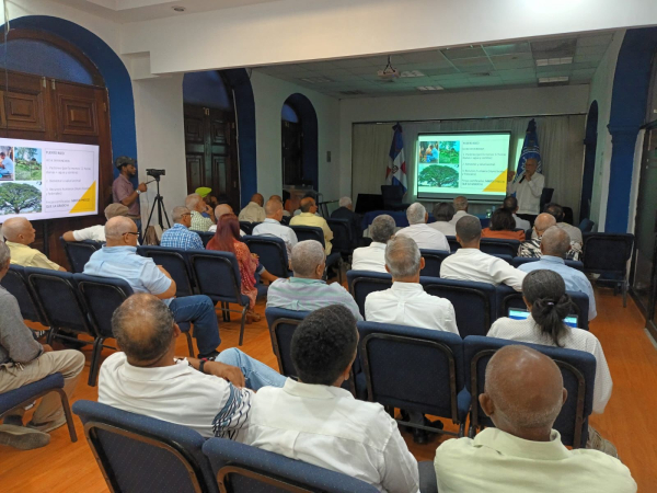 Día del Ingeniero Agrónomo: Exitosa Conferencia sobre Producción de Carnes y Pescado en Laboratorio