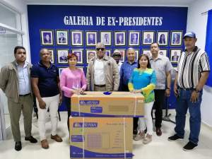CODIA DONA AIRE ACONDICIONADO A DELEGACIONES DE EL SEIBO Y HATO MAYOR.