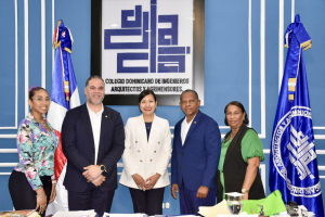 Presidente del CODIA recibe a representantes de UTEL Universidad