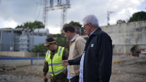 TRABAJOS DE PREVENCIÓN Y MANTENIMIENTO DE REDES ELÉCTRICAS DE ETED Y DISTRIBUIDORAS PERMITIERON MANTENER ANOCHE UN BUEN SERVICIO ELÉCTRICO, A PESAR DE LAS PRECIPITACIONES