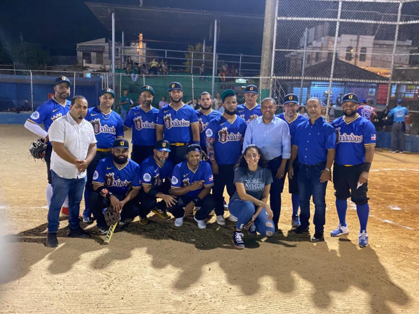 Emocionante intercambio deportivo de softball con Los Oxidados de USA