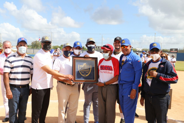 Codia dedica  torneo de softball 59vo Aniversario a Manuel Emilio Nina (Verruga)