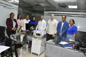 El presidente del CODIA entrega inmobiliario y equipos de oficina a la Regional Sureste