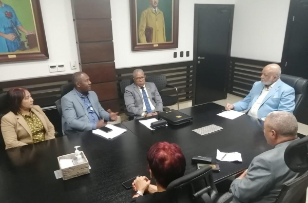 Los miembros de la Junta Directiva del CODIA se reunieron con el ministro de Educación, Fulcar