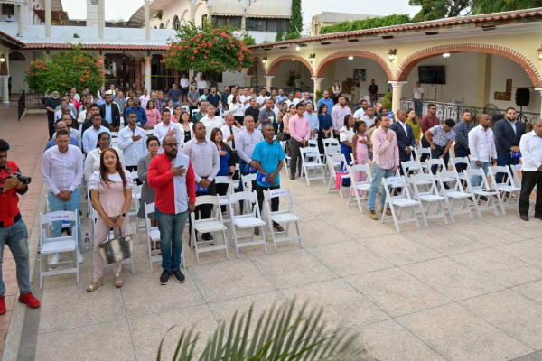 El CODIA Realiza Encuentro con Nuevos Colegiados Destacando Ética y Defensa del Ejercicio Profesional