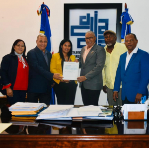 Cheque para alquiler del local CODIA-Montecristi